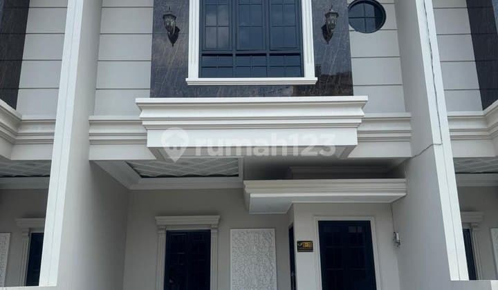 Rumah Cantik 2 Lantai Bagus Semi Furnished SHM di Beji Depok
