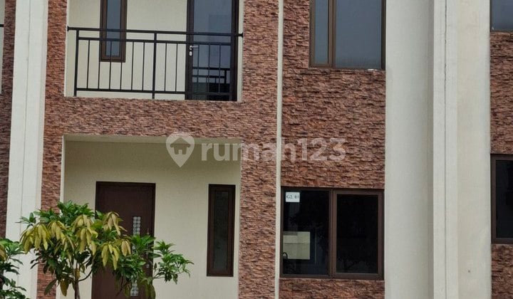 Rumah 2 Lantai Bagus Semi Furnished SHM di Sawangan Depok