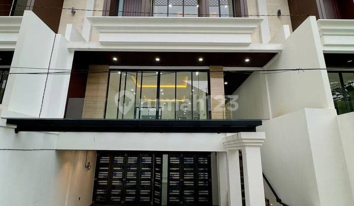 3-Storey House, SHM (Freehold Title), Good Condition, Facing East in Lebak Bulus