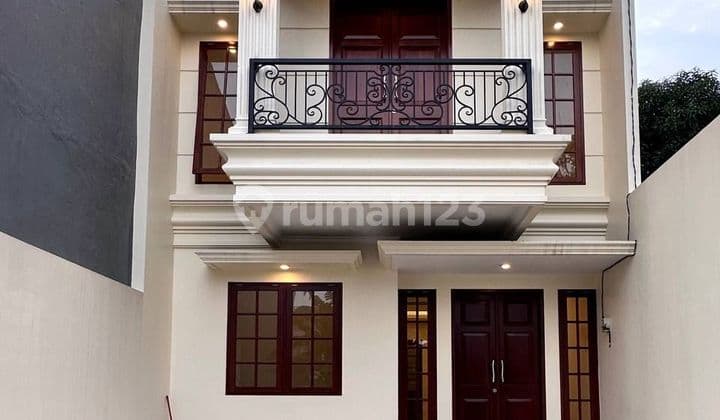Rumah 2 Lantai Bagus hadap Selatan di di Jagakarsa JakSel