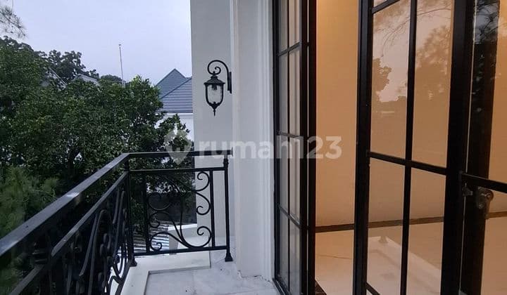 Rumah 4 Lantai Bagus SHM hadap Selatan dekat pintu tol