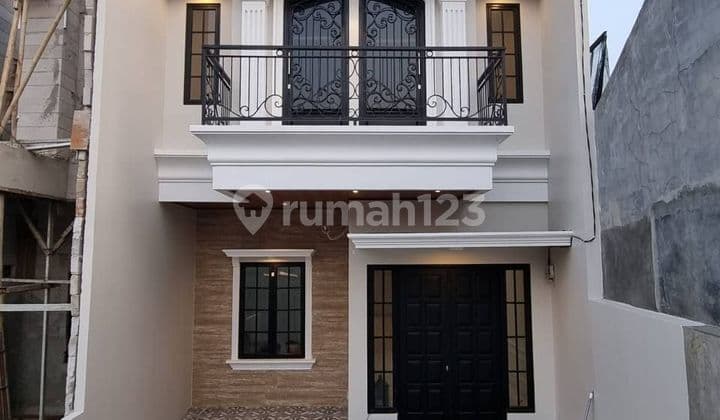 Rumah 2 Lantai SHM Bagus hadap Selatan di jakarta selatan