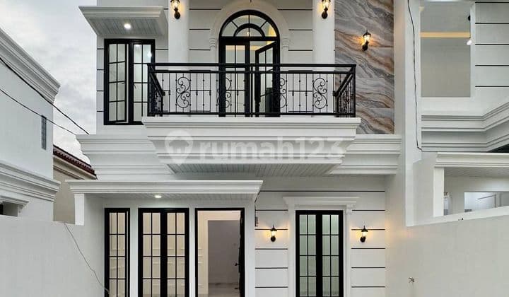 Rumah 2 Lantai Bagus hadap Timur di jakarta selatan