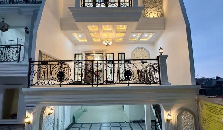 Rumah 3 Lantai Siap Huni Shm Bagus Hadap Timur Dekat Tol