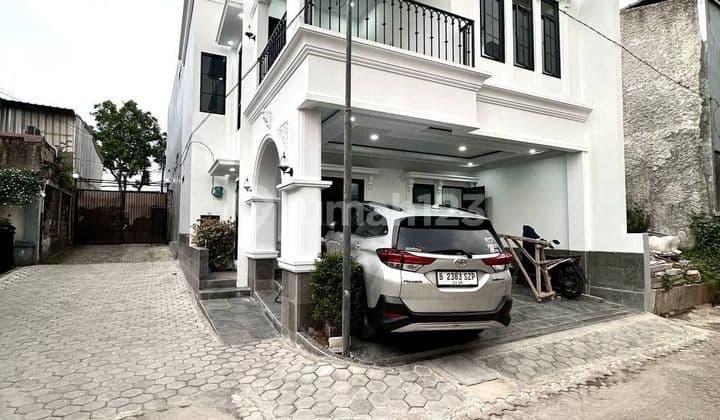 Rumah 2 Lantai Shm Di Dekat Pintu Tol Cilandak