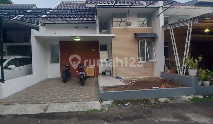 Rumah Secondary Terawat Bagus Dekat Pintu Tol Kukusan Depok