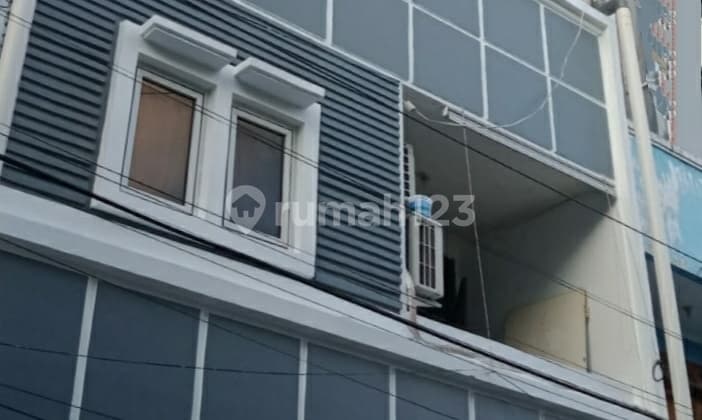 Rumah 3 Lantai Di Kartini, Jakarta Pusat