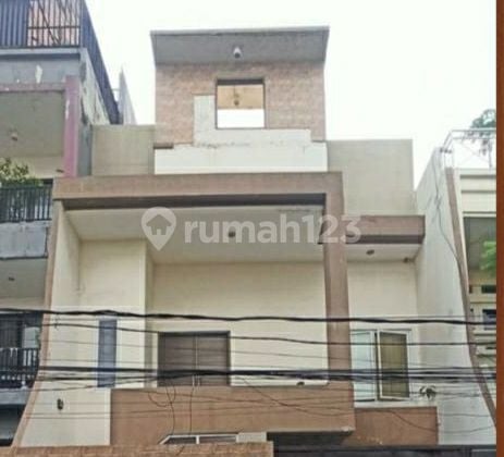 House in Gunung Sahari