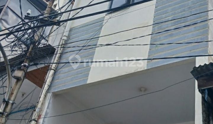 Rumah 3 Lantai Di Pademangan, Jakarta Utara Rumah 3 Lantai Di Pademangan, Jakarta Utara