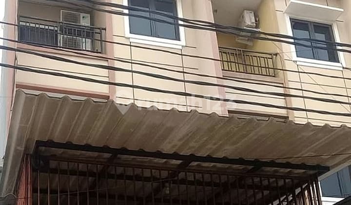 Kost 12 Kamar di Pademangan, Jakarta Utara