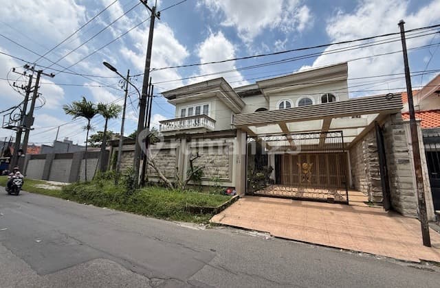 Dijual Rumah Fully Furnished Bagus di Tengah Kota di Jl. Kinibalu , Surabaya