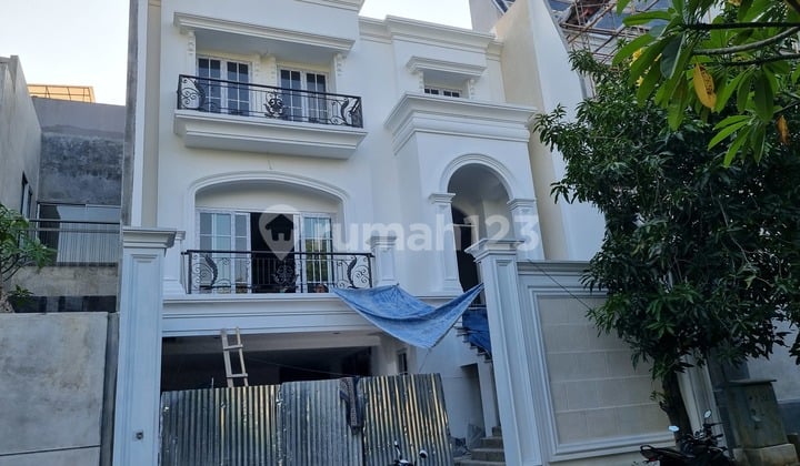 Rumah Baru Model Classic 3 Lantai Di Permata Buana Cluster Dengan Lokasi Premium