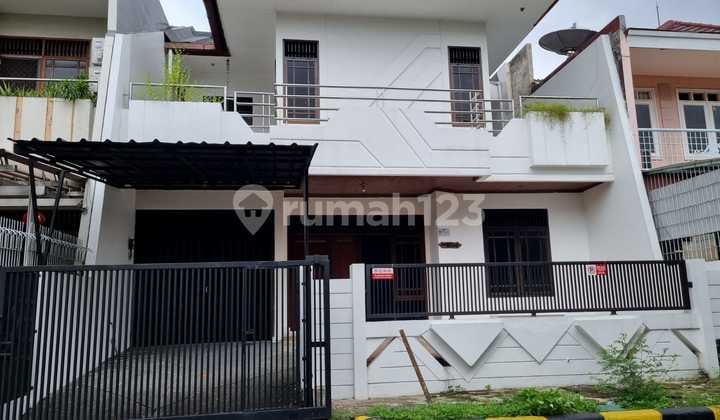 Rumah bagus siap huni 2 lantai di Intercon ... Harga menarik...