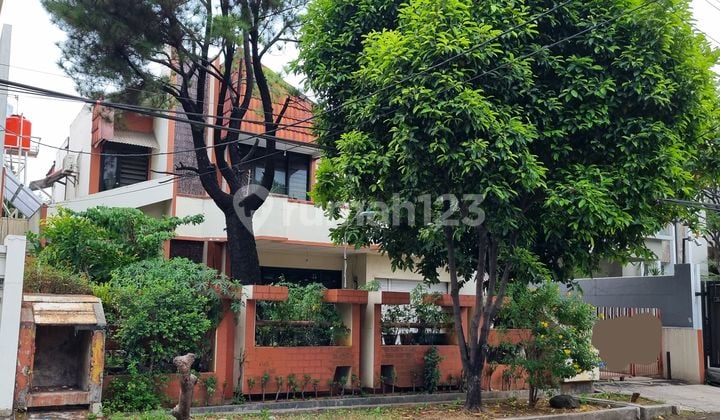 Rumah Tua 2 Lantai dengan Harga Menarik di Kedoya Baru Residence