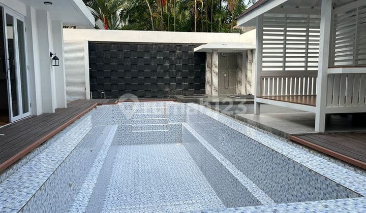 Disewakan Rumah Cluster Vasa Residence Swimming Pool Lippo Cikarang
