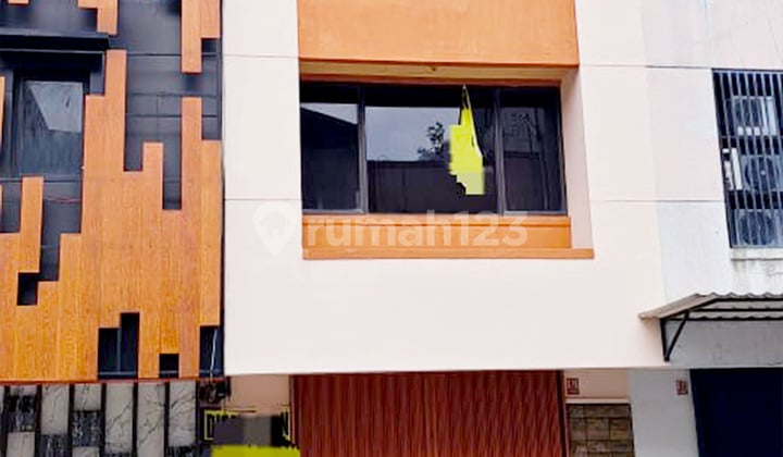 Disewakan Ruko Union 3½ Lantai Siap Usaha di Lippo Cikarang