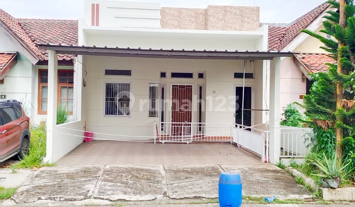 Sewa Rumah 3 KT Semi Furnished di Cluster Beverly Lippo Cikarang