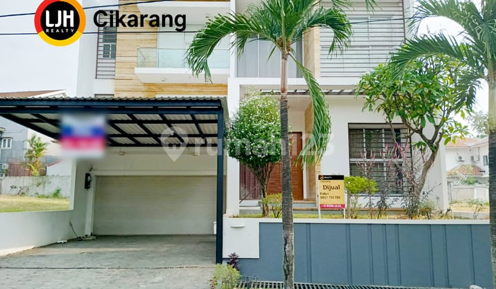 Jual Rumah Sudah Renovasi dengan Kolam Renang di Simpruk Lippo