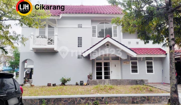 For Sale House in Meadow Green Lippo Cikarang - Good Hook Position
