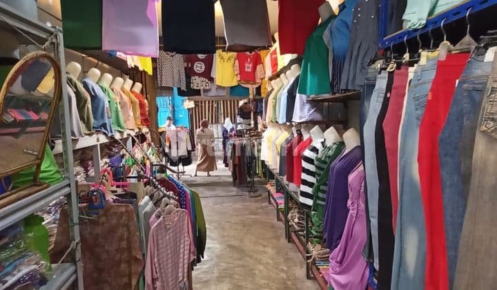 Ruko Pasar Pusat Suitable for Business on Jalan Sutomo
