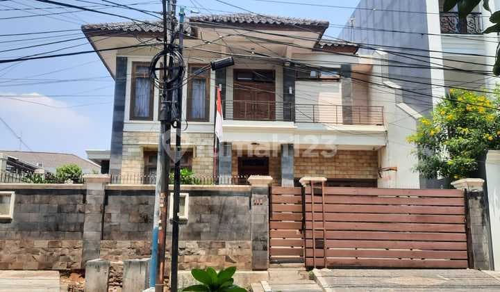 Luxury House for Sale in Cempaka Putih — Easy Access to Menteng & Senen!