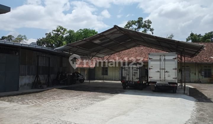 Cheap Land with Building Bonus on Arjuna Aruna Main Road, Bandung