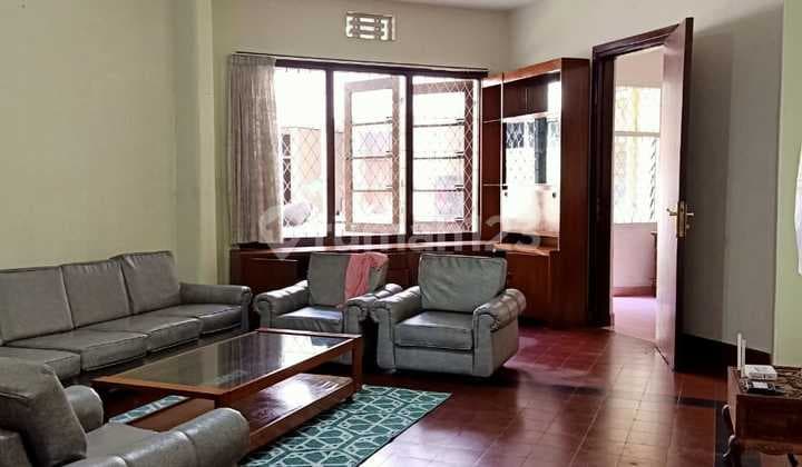 Rumah klasik mainroad sayap cipaganti bandung