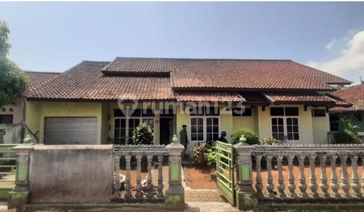 Well-Maintained House In Pangaduan Heubeul Sumedang Utata
