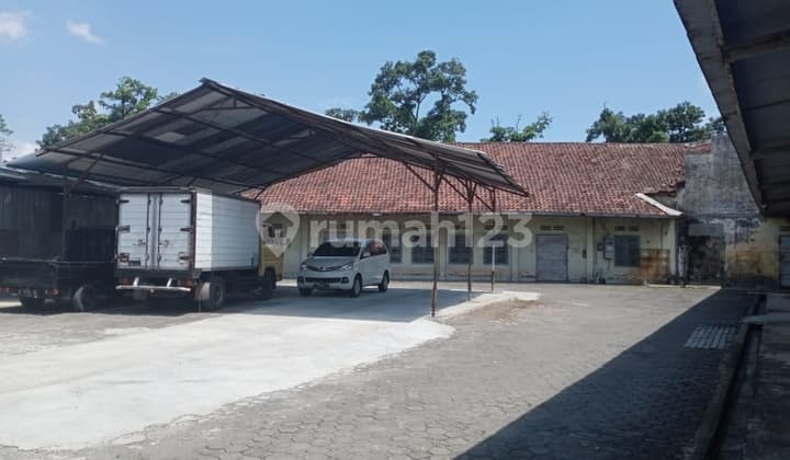 Cheap Land with Building Bonus on Main Road Arjuna Street, Bandung