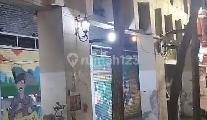 Strategic Business Location in the Center of Surabaya City