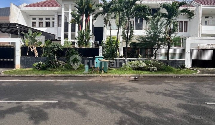 Rumah Gandeng Depan Boulevard Kota Wisata Cibubur