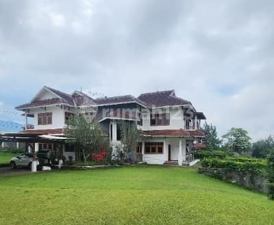 Jual Cepat Villa Elite di Puncak dengan Harga Menarik bisa Nego SHM 2 Lokasi Sejuk Pemandangan Alam Gunung/Alam