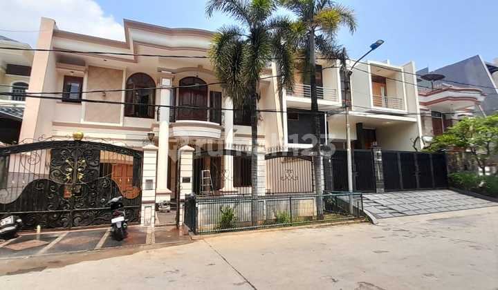 Jual Cepat Rumah Elite Eklusif Tidak Banjir!!! di Green Garden Blok X. Daerah Sangat Aman Dilengkapi dengan Keamanan 24 Jam. Hubungi Kami untuk Nego Kami Bantu Sampai Deal!!!