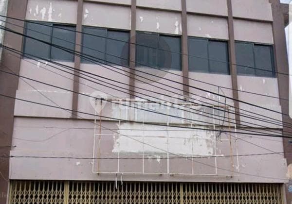 Disewakan Ruko 3 Lantai di Raya Bekasi Barat, Jatinegara Jakarta Timur Lokasi Strategis
