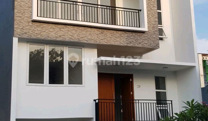 Rumah 3 Lantai Lokasi Terdepan Citra Gran Cibubur