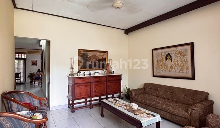 Hook House in Bintaro Sector 1, South Jakarta, Large Land Area, Strategic Location