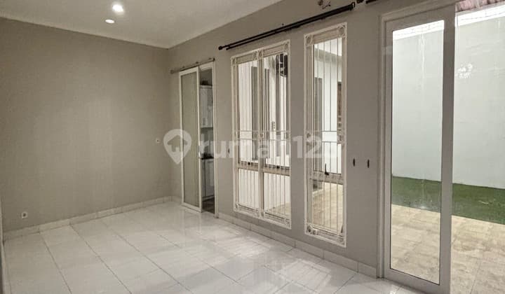 Rumah Di Bsd Serpong Tangerang Luas Tanah Besar Lokasi Dekat Sekolah Al Azhar