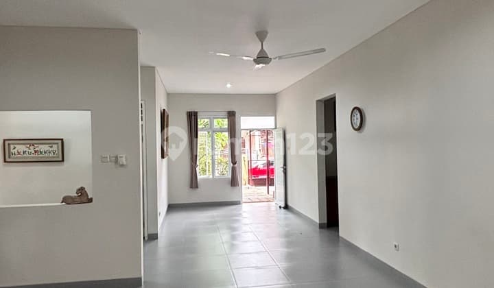 Rumah Hook Murah di Bintaro Sektor 1 Luas Tanah Besar Dekat Akses Tol