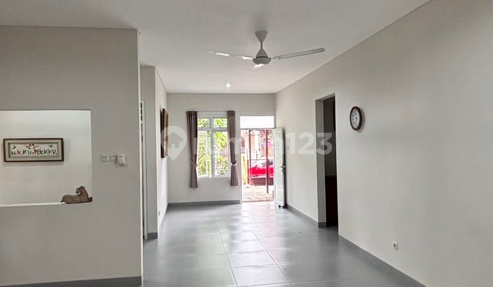 Rumah Hook Murah di Bintaro Sektor 1 Luas Tanah Besar Dekat Akses Tol