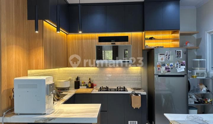 Rumah Hook Di Regency Melati Mas 2 Lantai Siap Huni Semi Furnish