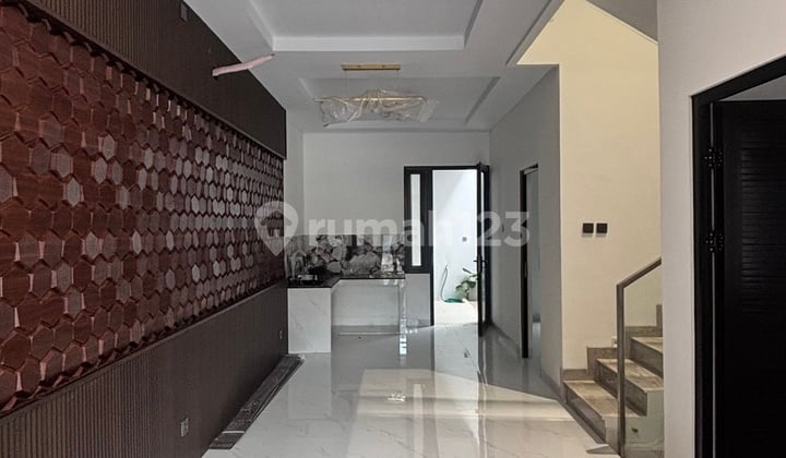 Rumah Murah 2 Lantai di Alam Sutera Tangerang Bangunan Siap Huni Lokasi Bebas Banjir