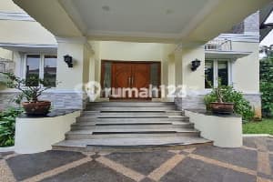 Rumah Hook Mewah di Lebak Bulus Jakarta Selatan Ada Kolam Renang