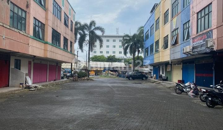 Affordable Shop House in Ciputat, Strategic Location Suitable for Various Businesses