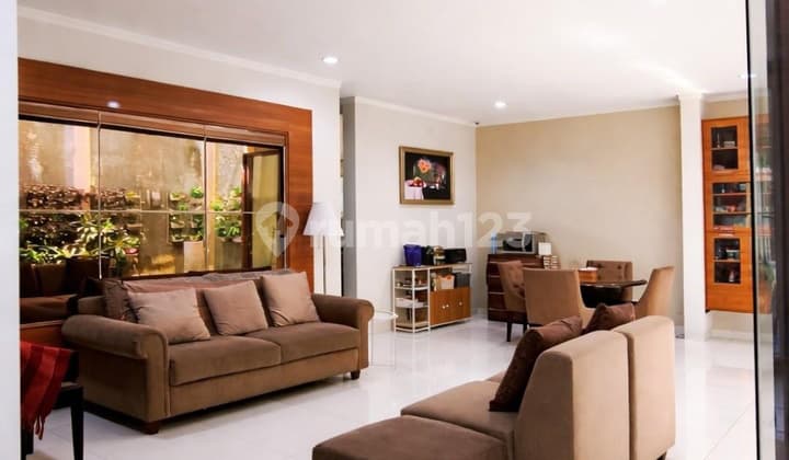 Affordable 2-Storey House in Discovery Sector 9, Ready to Occupy, Well-Maintained