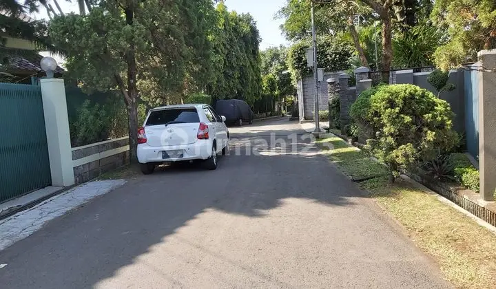 Rumah daerah tenang diutara bandung dekat Mall PVJ dan Rumah Mode dan siap pakai