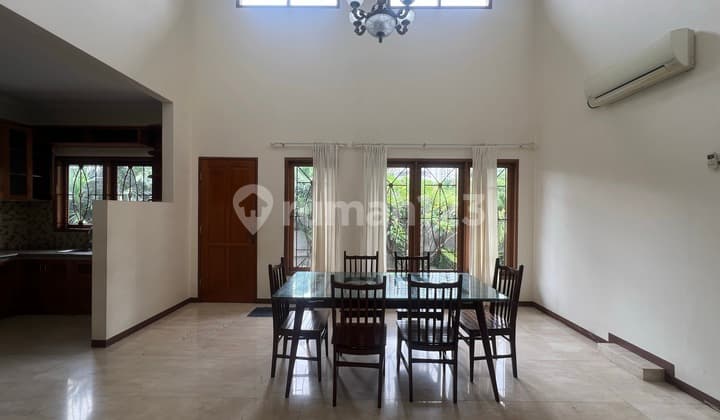 Bright House 4Bedrooms Near Ais Pejaten Barat