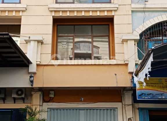 Disewakan Ruko 3,5 Lantai Lokasi Strategis di Panjang Jiwo Surabaya