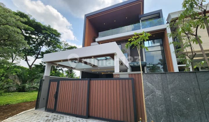 Ready Rumah 3 Lantai Plus Lift di Woodland Surabaya Barat Dekat Ciputra Hospital