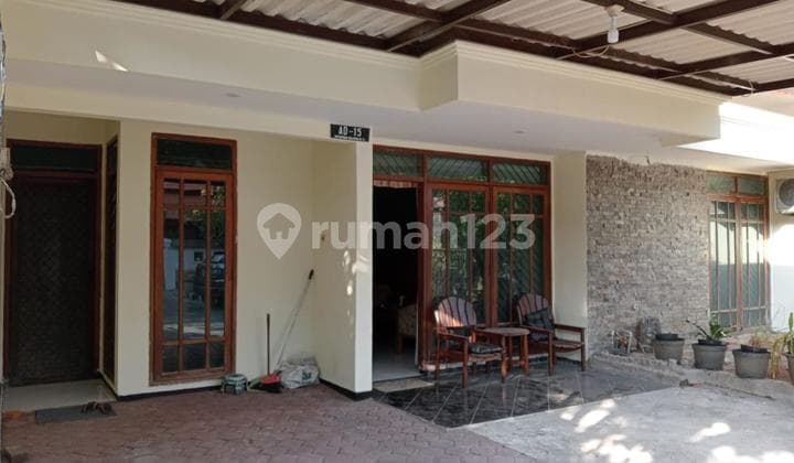 Semifurnished Siap Huni Rumah 1,5 Lantai di Ketintang