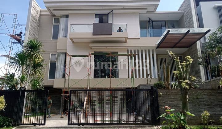 Rumah 3 Lantai Full Furnished Siap Huni Harga Nego di Bukit Golf Citraland Surabaya Barat